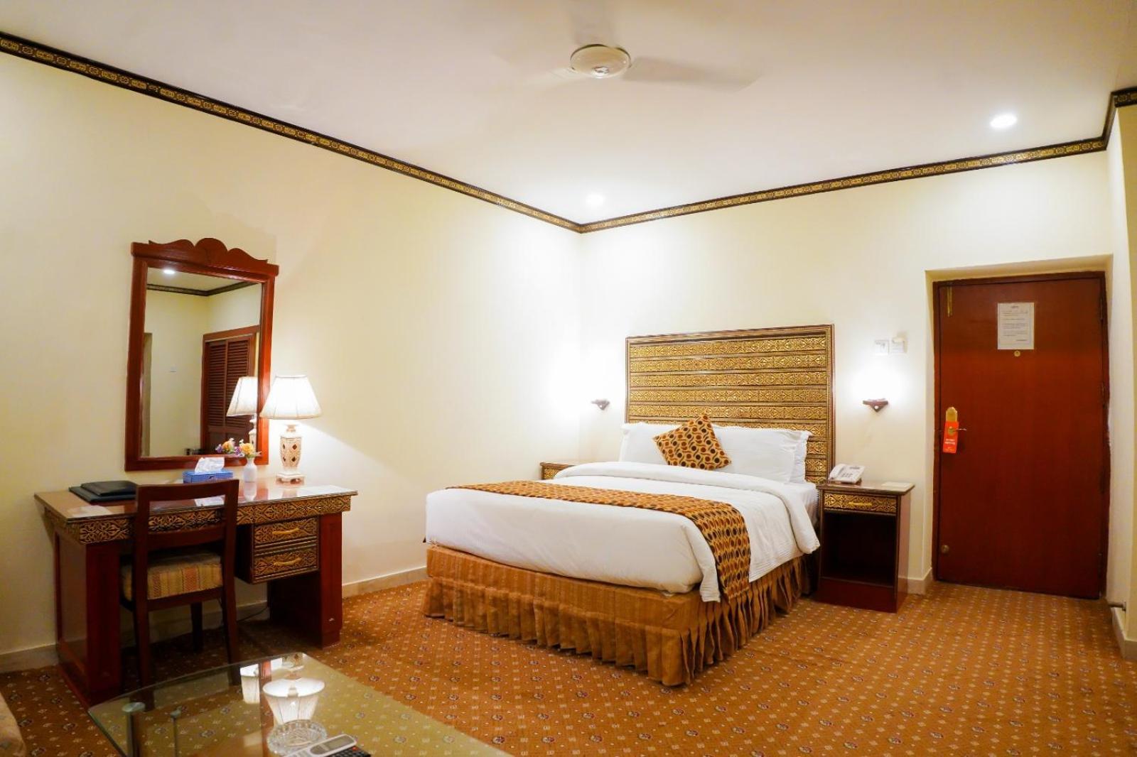 Indus Hotel Хайдарабад Экстерьер фото