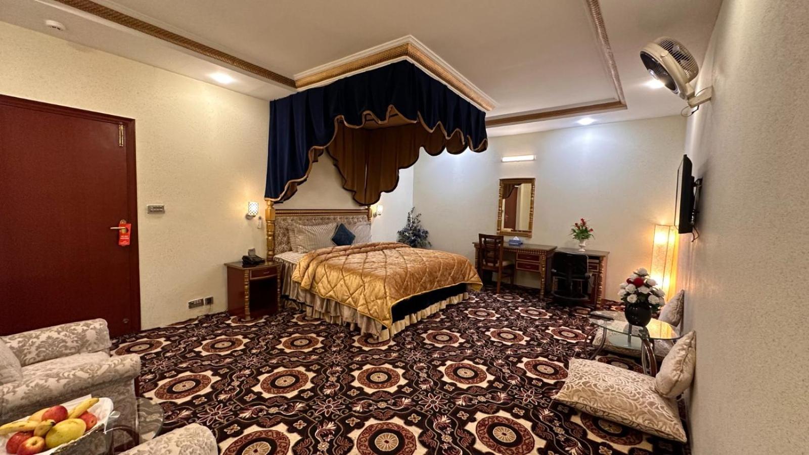 Indus Hotel Хайдарабад Экстерьер фото