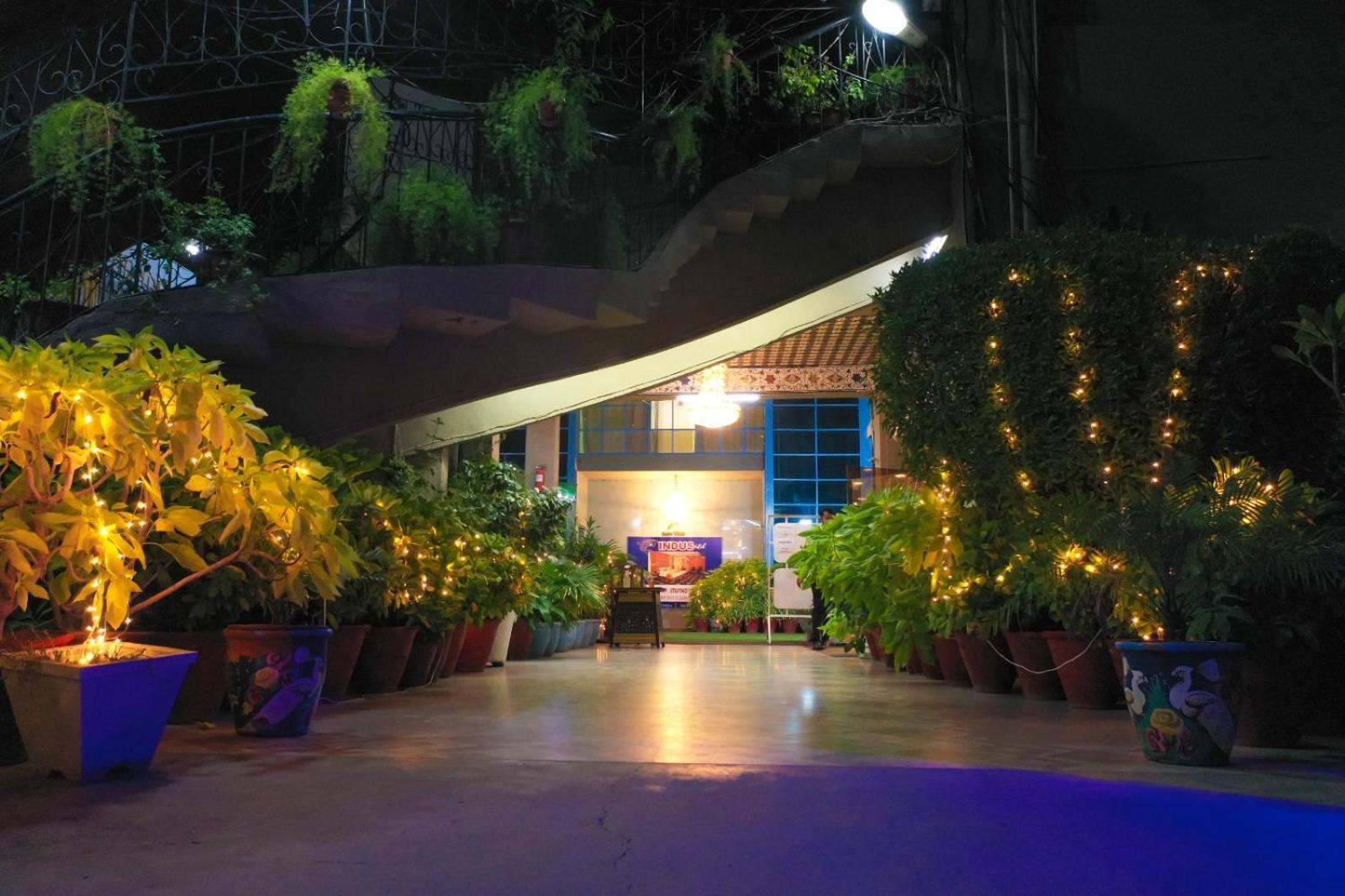 Indus Hotel Хайдарабад Экстерьер фото