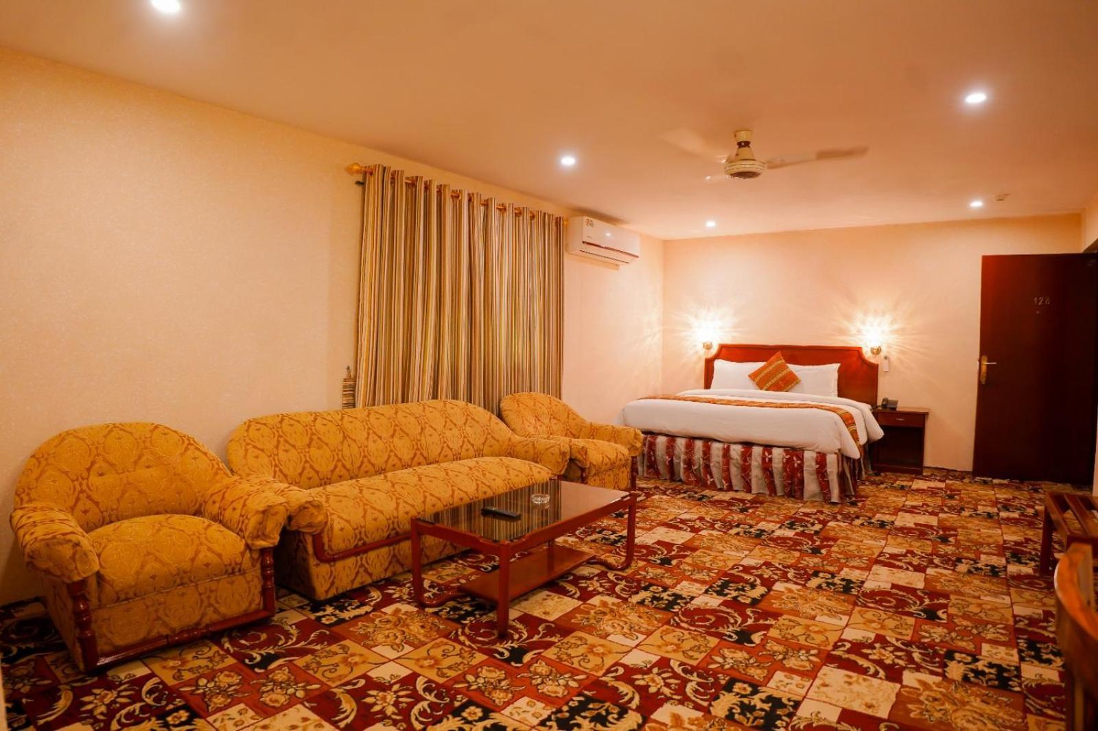 Indus Hotel Хайдарабад Экстерьер фото
